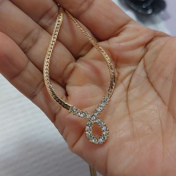 Vintage Avon Rhinestone Embellished Herringbone Chain Necklace Gold Tone - Picture 5 of 8